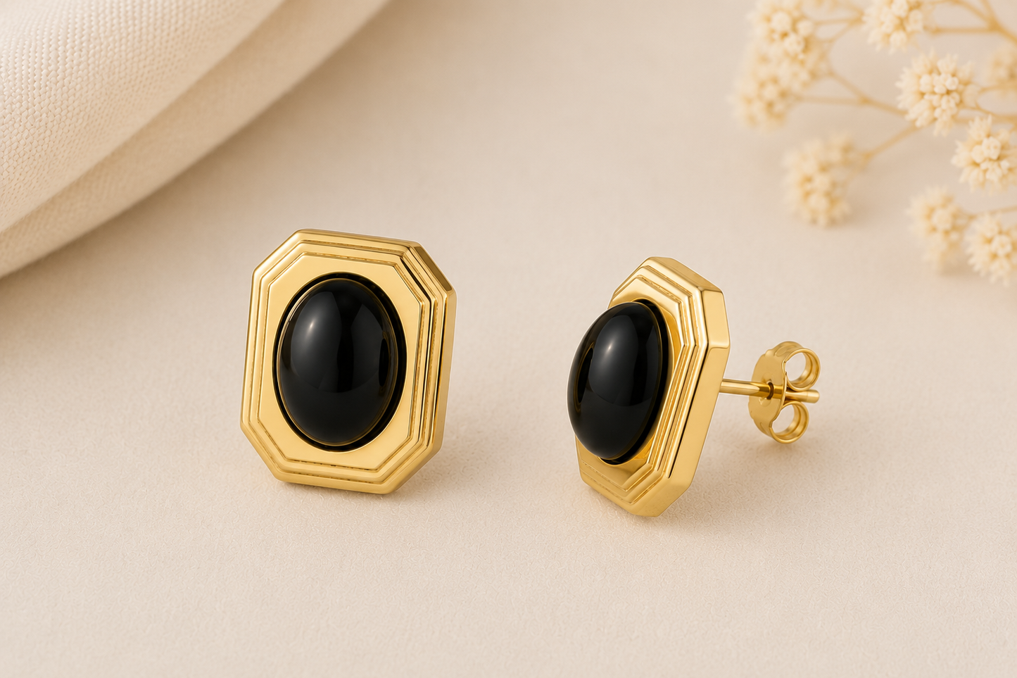Amara Onyx Studs | Goud Stainless Steel