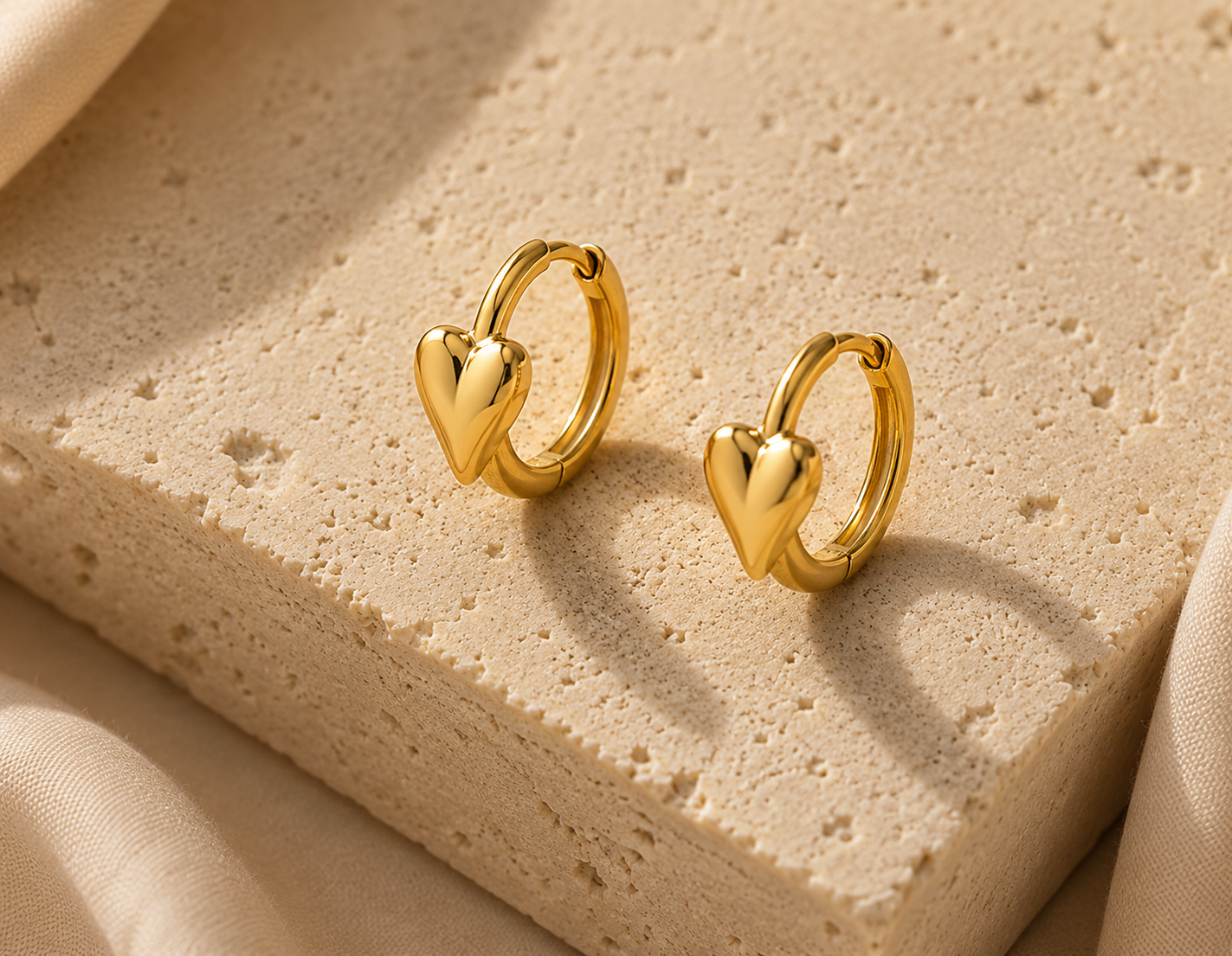 Siyansh Anaya Heart Hoops Oorbellen Goud Stainless Steel