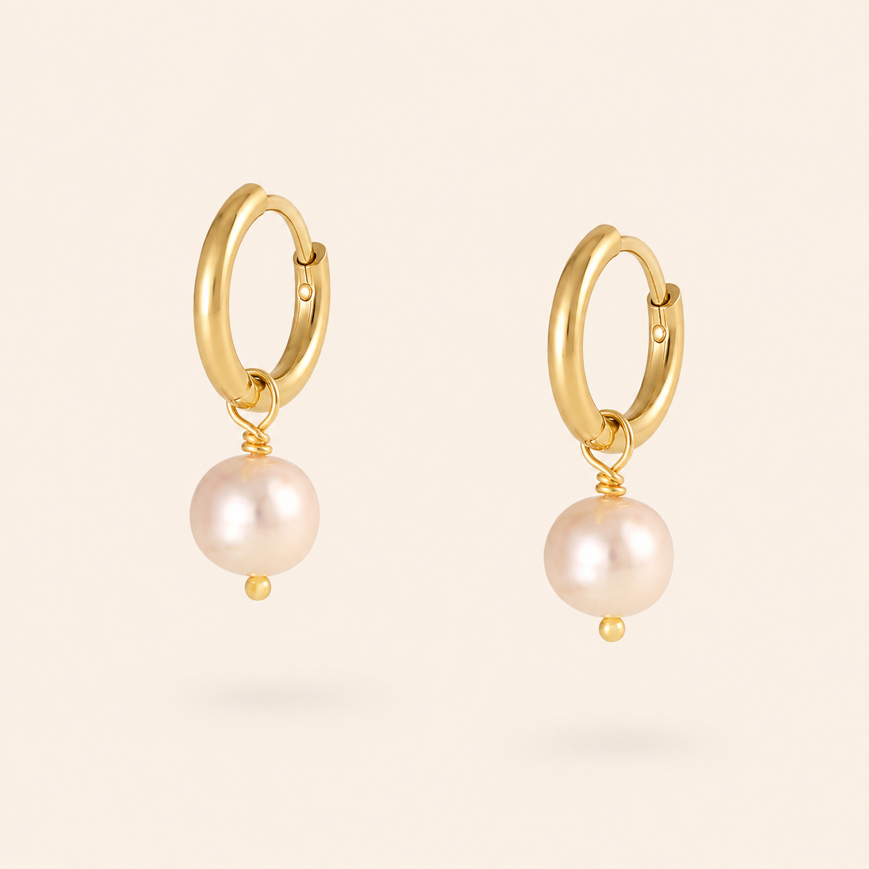 Diya Pearl Hoops | Goud Roze | Stainless Steel Parel